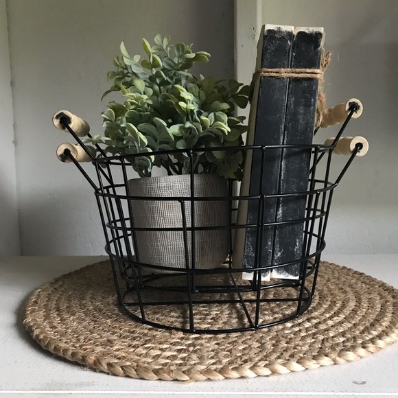 (2) Wire Baskets With Wooden Handles - Picture 2 of 10